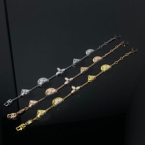 Elegante braccialetto a catena Pendenti con ciondoli a forma di fiore di cristallo Designer originale da donna Bracciale in argento placcato oro 18 carati Bracciale a catena con gioielli di moda regalo