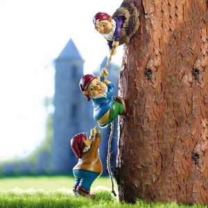 Jardim escalada gnomos decoração da árvore bonito gnome estátua arte resina anão escultura para quintal decoração ao ar livre acessórios de jardim 240314