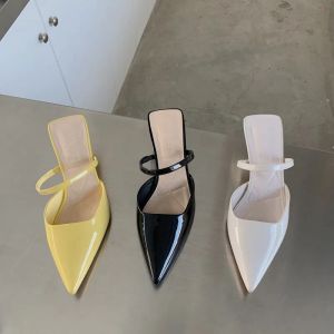 Botlar kapak ayak highheeled ayakkabılar bayan düşük kadın terlikleri lüks slaytlar ince 2022 sivri tasarımcı Roma kauçuk kumaş temel moda