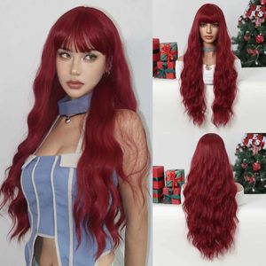 Sentetik peruklar doğal uzun dalgalı peruk ile patlama ile kırmızı cosplay peruk