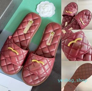 Pantofole sandali da donna di design di moda e lusso Bottoni in metallo stampato in pelle con scatola