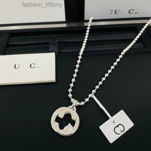 2022 Jul begränsad upplaga Clover Designer Pendant Halsband för kvinnor Retro Vintage Sier 4 Leaf Blue Diamond Brand Necklace