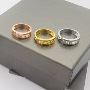 Sposta Rings Brand Rings Designer Brand Copper con oro 18K placcato tre mobili Zircon Hollow Charm Anello nuziale per donne Regalo per la festa di gioielli