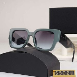occhiali da sole firmati 24 Pujia New Gradient Color HD Fashion Square Sunglasses Trend 22056