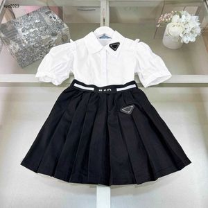 Modeprinzessin Kleid Sommerbaby Tracksanzuiten Größe 110-160 cm Kinder Designer Kleidung Mädchen weißes Kragen Hemd und Faltenrock 24mar