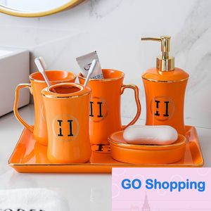 Ceramic Sanitary Ware Set Washing Set Five-Piece Set Ceramic Lotion Bottle Badrum Dekoration Hotel HOLVERSIKT VISBORD