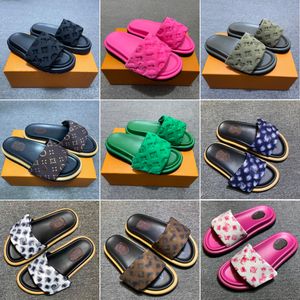 Kvinna bröd sandal designer glid pool kudde platt toffel komfort mule sommar strand läder svart sandale lyxsko varumärke loafer flip flop utomhus reglage