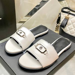 Flat designer Womens Sandaler Silver Metal Clasp Sandaler Solid Color Flip-Flops Outdoor Beach Sandals With Dust Bag