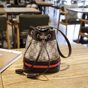 2024 Super Hot Womens Outsidered Water Bucket Handheld High Grade Old Drawstring Factory Outlet Sale