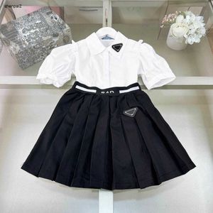 Luxury Princess Dress Summer Baby Tracks Duits Storlek 110-160 cm Kids Designerkläder Girls White Collar Shirt och veckad kjol 24mar