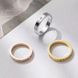 Classic 18K Gold Plated Designer Anéis femininos Amor anéis Casais Anéis Titanium Steel Diamond Rings Unissex Wedding Rings Anniversary Jewelry Gifts