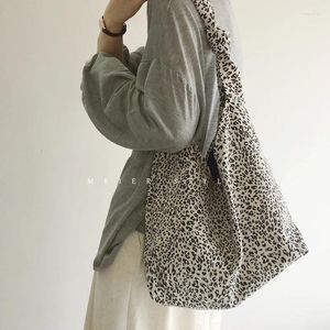 Borse a tracolla 2024 Moda donna Borsa modello leopardo Tote Tessuto stampato Stile pigro Viaggio per il tempo libero all'aperto di grande capacità