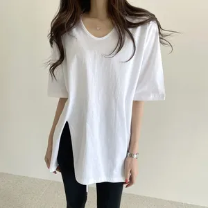 Женские футболки 2024, летние женские корейские топы ярких цветов с круглым вырезом, пуловер средней длины, шикарная свободная повседневная футболка с разрезом и короткими рукавами