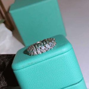 Bant Rings Luxurys Desingers Ring Simples Tasarım Duygusal Gümüş Yüzük Bayanlar Klasik Altı Claw Diamond Rng Basit Yüzükler Doğum Günü Mükemmel Hediye