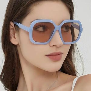 Güneş gözlükleri Kadınlar İçin Büyük Çerçeve Okyanus Şekeri Renk Trendi Anti-UV400 Gözlük Sokak Çekim 2024
