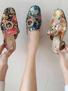 Botas de salto quadrado chinelos de glitter casual desliza sapatos de mulher 2022 capa med med dedo pantofle bloco de luxo geléia de verão novo cristal ro