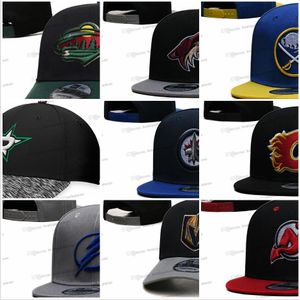 26 CORES CORES MENINO BASEBOL Snapback Hats Classic Black Gold Color Las V Hip Hop Mix All Teams Hockey Leather Brim Sport Flat Sport Ajustável Caps Chapeau de boa qualidade