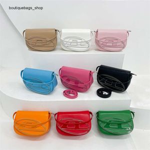 Günstiger Großhandel, begrenzter Ausverkauf, 50 % Rabatt auf Handtasche, Frühlings-Neue Umhängetasche, personalisierte coole Mode-Handtasche unter dem Arm