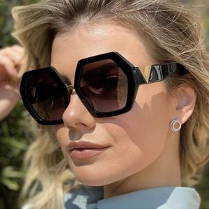 Sunglasses Luxury Classic Brand Designer Big Frame Women Men Fashion Vintage Travel Oversized Sun Glasses Eyewear UV400