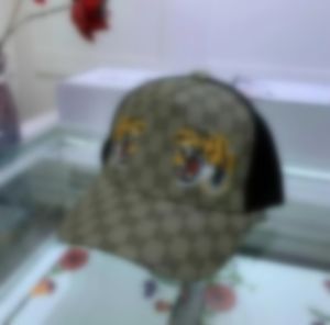 デザイナー野球キャップキャップ男性のための帽子装い帽子帽子casquette femme vintage luxury jumbo fraise snake tiger tiger bee Sunhats調整可能なm5