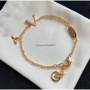 2024SS women designer bracelet luxury diamond charm bracelet fashion trendy letter v pendant gold jewelry accessories
