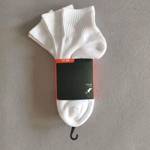Designer Mens Womens Socks Five Par Winter Luxe Sports High Quality Letter Breattable With Present Box Cotton Wholesale Jogging Basketball Football Sports Sock