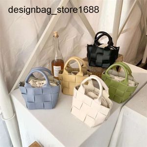 Hot Leather Goods Korean Edition Simple and Casual Handmade Checker Knitted Handheld One Shoulder Crossbody Bucket Small Bag Womens