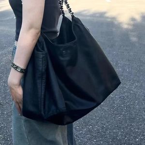 Damentasche mit Kettentragetaschen mit großem Fassungsvermögen, luxuriös und vielseitig zum Pendeln, Einzelschulter-Unterarm-Crossbody-Taschen