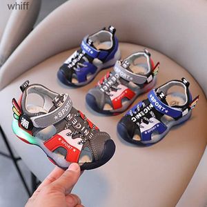 Sandalen Kinder LED-Sandalen für Jungen, Sommermode, geschlossene Zehen, rutschfeste Kleinkind-Sportsandalen für Kinder, Outdoor, lässig, leuchtende Strandschuhe, C24318