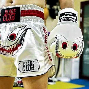 Skyddsutrustning 8/10/12/14oz LACE-UP Boxninghandskar Högkvalitativ PU Personlig Muay Thai MMA Training Fitness Glove Karate Free Fight Sport Pad YQ240318