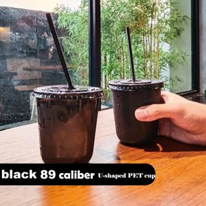 Einweg-Kaltgetränkebecher aus PET-Kunststoff, 89 Kaliber, schwarz, transparent, mit Deckel, 360/500 Kapazität, U-Typ-Behälter für Kaffee und Getränke, 240304