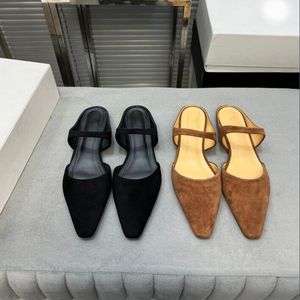 مصممة فاخرة نساء صندل رجعية Baotou Muller Half Clipper Slippers Summer Summer New Square Headed Heel Sandal