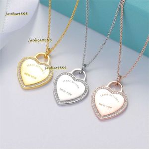 Collane con pendente S925 Argento sterling placcato Cuore d'amore Collane con pendente di design per le donne Cuori di cristallo brillanti Catena a maglia dolce Collana girocollo Gioielli