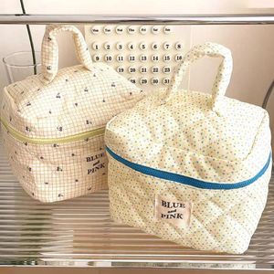 Kosmetiska väskor quiltad toalettartikar med handtag bomullsmakeup arrangör förvaring fodral för kvinnor och flickor