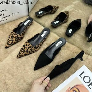 Slippare Nya spetsiga tå Mules Fashion Leopard Print Womens tofflor Casual Womens Shoes Womens Low Boots Elegant Womens Outdoor Slippers Q240318