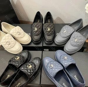 Designer-gesteppte Loafer, Abendschuhe, 100 % echtes Leder, Damen-Loafer, Mokassin, flache Schuhe, Lammleder, gesteppt, mit goldener Hardware, luxuriöse Plattform