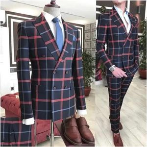 Herrdräkter Plaid kostym 2 datorer dubbelbröst smala fit jacka byxor röd blå linje blazer byxa bröllopskläder party slitage outfit