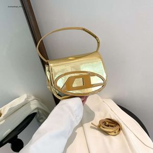 Borsa a tracolla singola a buon mercato all'ingrosso con liquidazione limitata del 50% Dignita primavera Vendita calda Nuova borsa a tracolla singola alla moda da donna fresca personalizzata