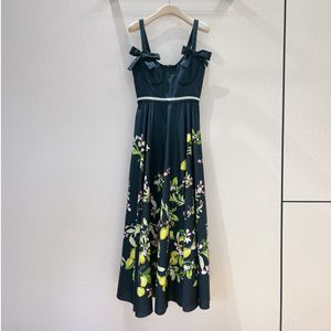 Vestido midi com estampa floral de marca de moda europeia de algodão preto e cintura reunida