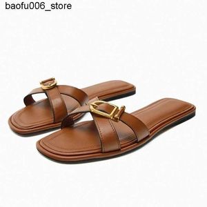 Slippare Traf Brown Womens Läder Slide 2024 Summer Sandals Womens Fashion Round Toe Flat Womens Beach Casual New Flip Q240318