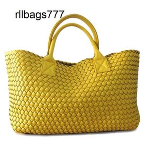 Handtasche Bottegvenetas Cabat Woven Womens Bag Big 2024 Handheld One Shoulder Light Luxury Large Capacity Gemüsekorb Rot