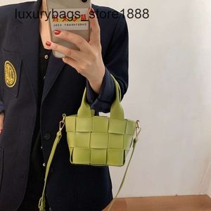 High quality fashion weave Vegetable basket womens bag woven drawstring bucket new handbag small single shoulder crossbody versatile