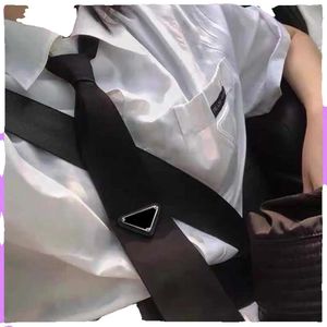Kvinnliga slipsar Mens Designer Neck Tie Suit Slits Business Men Silk Ties Party Wedding Neckwear Krawatte Choker D222176F GG
