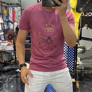 Herren T-Shirts Sommer Eis Seide Männer T-shirt Kurzarm 2022 Neue Sommer Gedruckt Crown Bee Strass Männlich Tees Hochwertige Rosa Mann Kleidung J240316