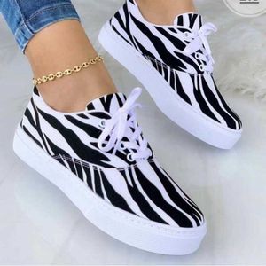 HBP Non-Brand Graffiti Printing Fashion Women New Relax Round Toe Shoes Sexy Patchwork Lace Up Thick Bottom Wedge Wholesale Lady Footwear