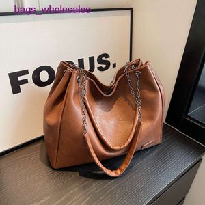 Bolsa feminina de grande capacidade, nova moda outono e inverno 2024, alça de corrente, bolsa crossbody