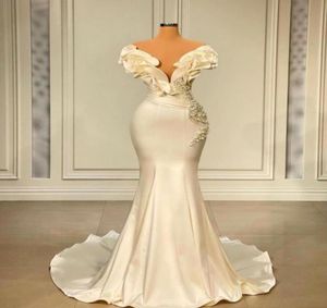 2022 Elegant Satin Mermaid Evening Dresses Off the Shoulder Ruffles Floor Length Flowers Beaded Pearls Long Pary Occasion Prom Gow9064238