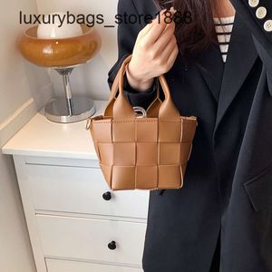 High quality fashion weave Handbag woven bag womens Korean version new trendy tote design sense crossbody bucket