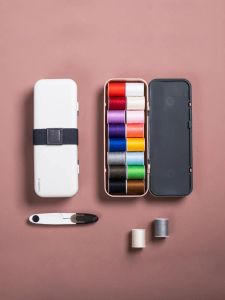 コントロールxiaomi youpin多機能縫製キットボックスポータブルハイエンドスーツハンドミシン針衣服縫製キット4色