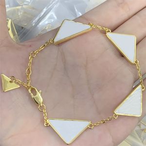 Bracciale classico a triangolo designer squisito braccialetto geometrico intrecciato gioielli di lusso braccialetto di design alla moda accessori in oro placcato zh185 E4